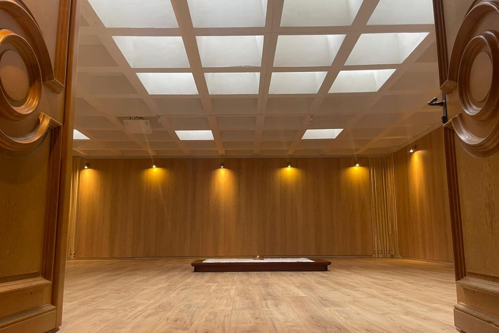La salle du 50 rue de la Clef, vue depuis ses portes
